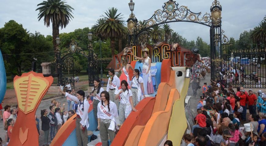 La Fiesta Nacional de la Vendimia - Vacaciones por Argentina