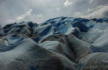 A pie por el Perito Moreno